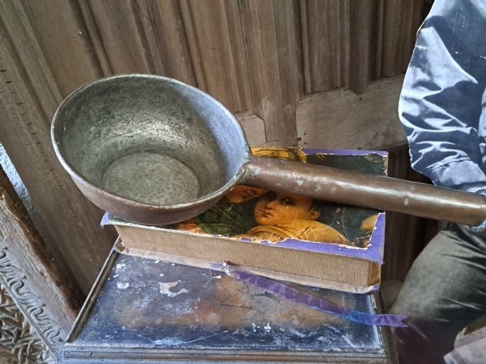 Vintage Bronze Melting Pot