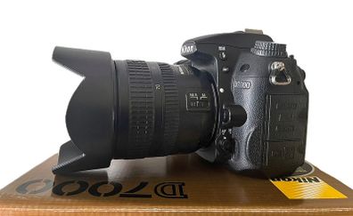 Nikon D7000 Camera and 18-70mm Lens