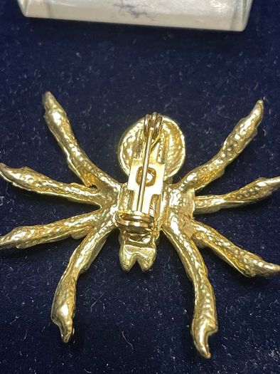 brooch