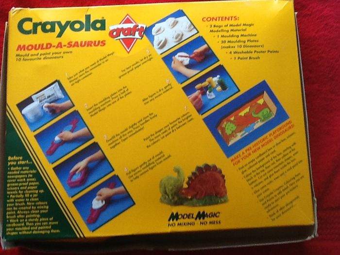 CRAYOLA - Mould-A-Saurus... With 10 moulds  & press !