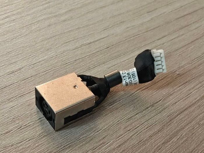 Dell Latitude 13 E5300 5300 DC Power Jack 0D5TX7
