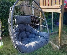 Foldable egg chair with cushion