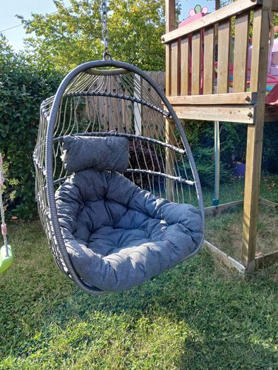 Foldable egg chair with cushion