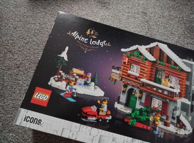 LEGO Christmas/ Winter Village Lodge