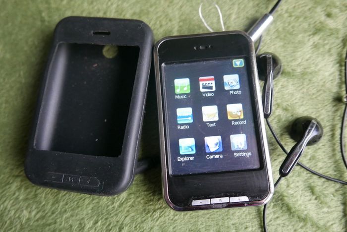 8GB MP4 Player Touch Screen FM Radio