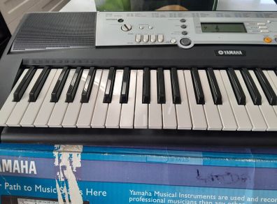 Yamaha Keyboard