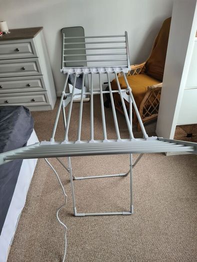 Clothes horse heated
