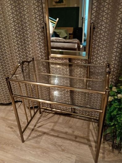 dressing table