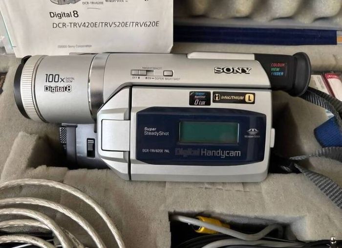 Sony Digital 8 Video Camera DCR-TRV420E