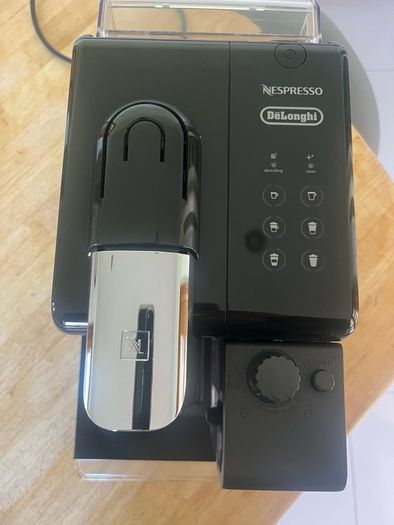 De'Longhi Nespresso Lattissima Touch Coffee Machine