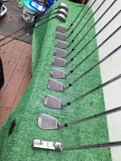 Golf clubs. Wilson full set