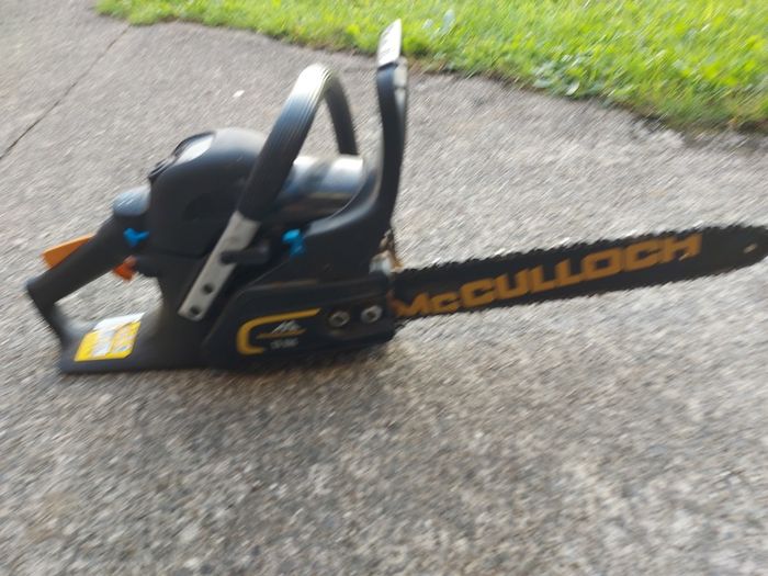 McCulloch Petrol Chainsaw in excellent condition
