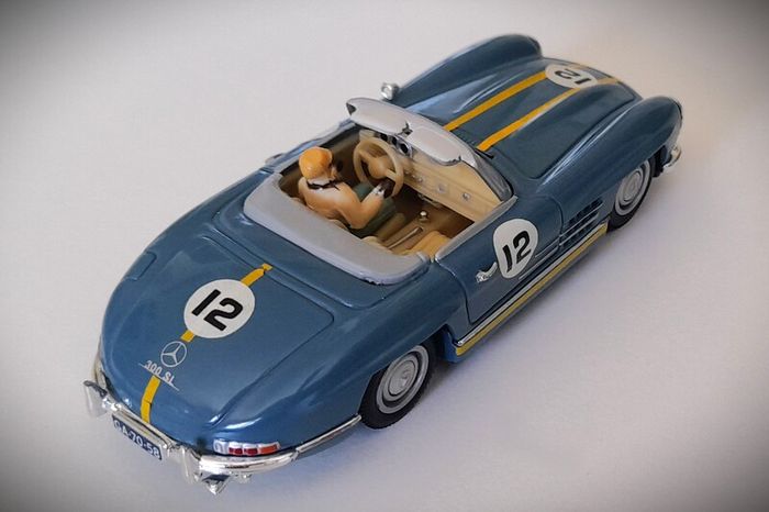 Diecast Model Mercedes-Benz 300SL (W198) Competition - Collectable Vanguards 1:43