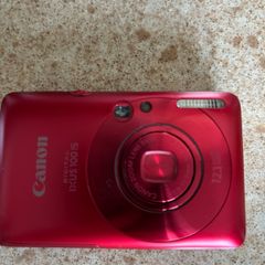 Canon IXUS 100 only used few times and like brand new with rugged carry case and charger