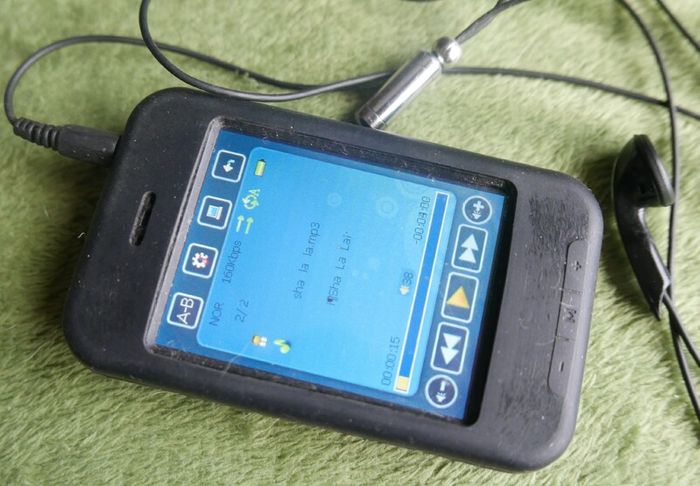 8GB MP4 Player Touch Screen FM Radio
