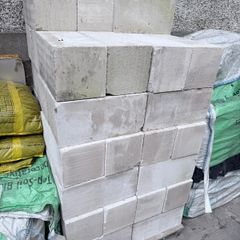 Aircrete Thermal Blocks (large + max thermal value) 52 left - collection only - HALF PRICE