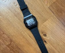 Vintage Style Digital Watch ( + 1 new battery)