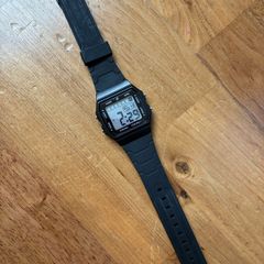 Vintage Style Digital Watch ( + 1 new battery)