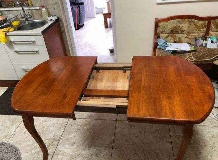 extendable dining table