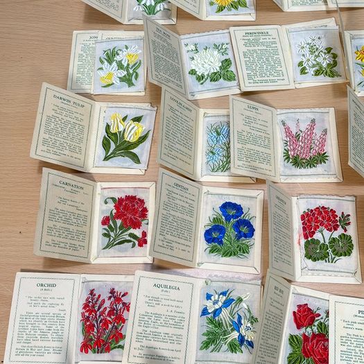 Kensitas Medium Silk Cigarette Cards Flowers 1934 - 31 Medium and 4 Small