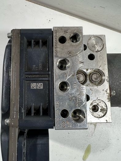 BMW 5 Series F10 F11 520d hydraulic block control unit ABS DSC 6852808 6852811 a1l3b2