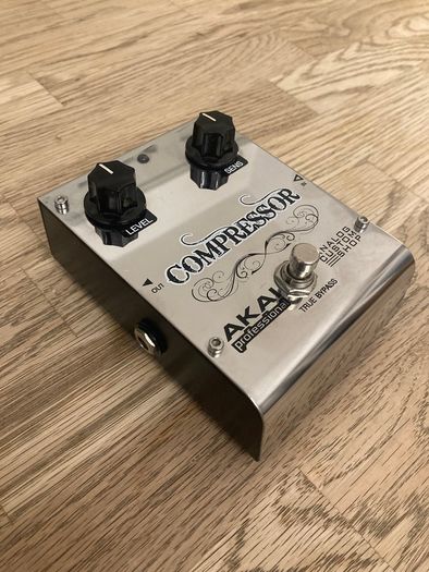 AKAI Professional Compressor Guitar Pedal  Excellent Condition