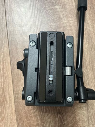 Manfrotto MVH500AH Lightweight Fluid Video Head with Flat Base