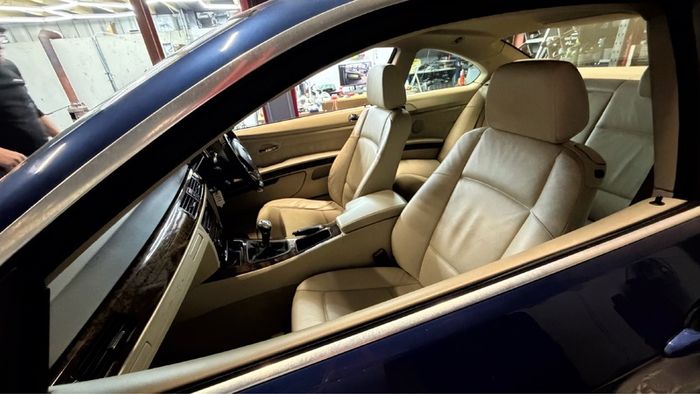 2007 bmw 325i interior