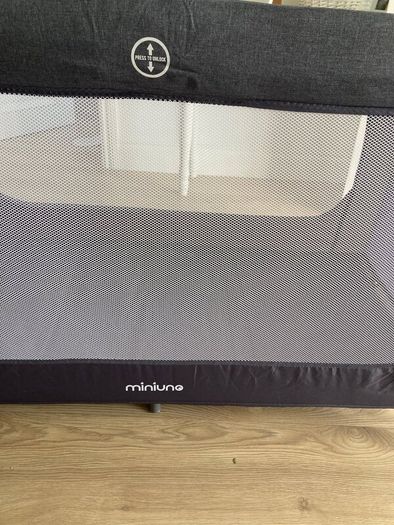 Travel cot