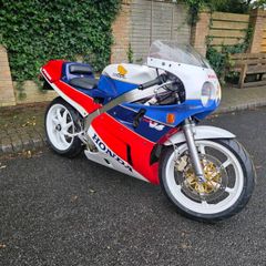 Honda RC30 replica