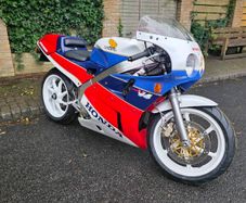 Honda RC30 replica