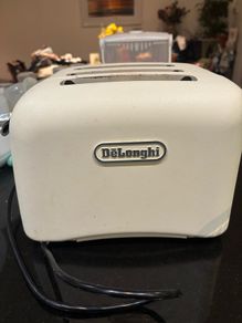 De'Longhi cream toaster