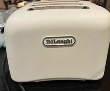 De'Longhi cream toaster