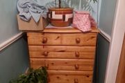 Pine chest of drawers