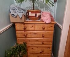 Pine chest of drawers