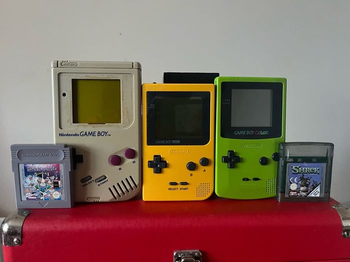 Retro Nintendo Game Boy Trio Bundle - Original DMG-01, Pocket, & Colour + Games