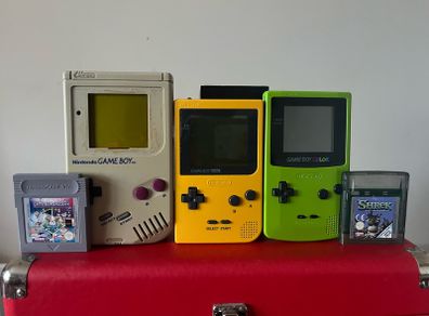 Retro Nintendo Game Boy Trio Bundle - Original DMG-01, Pocket, & Colour + Games