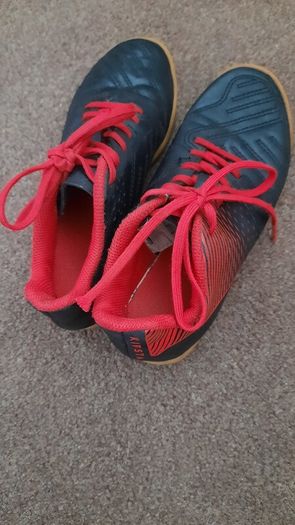 Kipsta boys football trainers