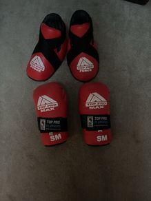 kids' martial arts protective gear. Foot covers and gloves