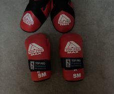 kids' martial arts protective gear. Foot covers and gloves