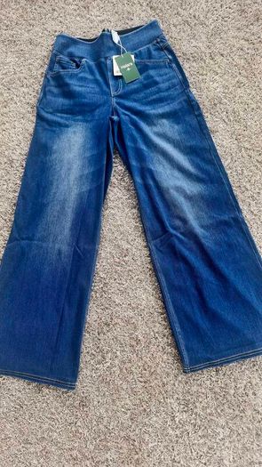 Halara soft and stretchy jeans. Super soft