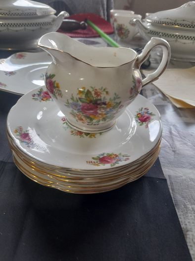 13 Piece Set of Rose Pattern Royal Tara