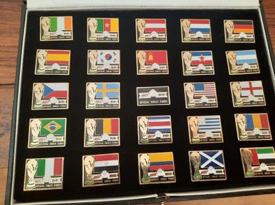 Pin's Mascotte Mondiale Italia 1990 - Doré - Occasion Collection