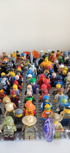 LEGO Collection (2011-2018) Mixed Figures & Bricks, Blue Ninjago NRG Zane figure with his spinner.