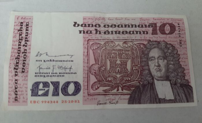 Bundle old irish bank notes