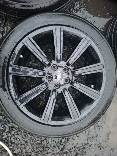 21" Genuine Range Rover Alloys with tyres