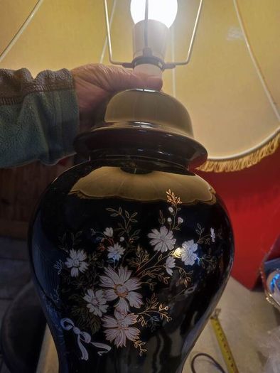 Oriental Style Ginger Jar Table Lamp And Shade.