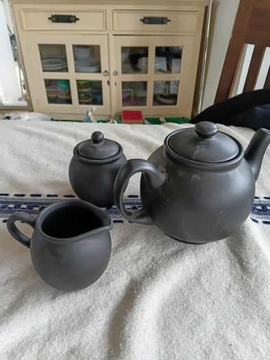 Ceramic teapot, jug and bowl