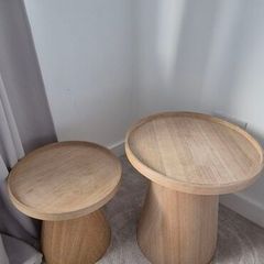 Set of 2 round coffee tables