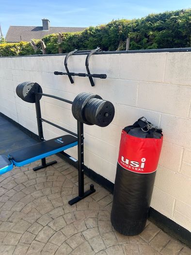 weights pull-up bar boxing bag + bracket